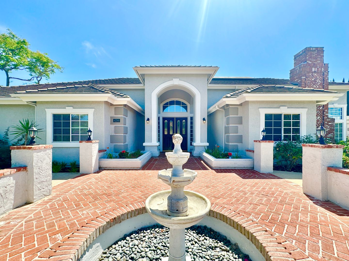 Fallbrook House: 4286 La Canada Road