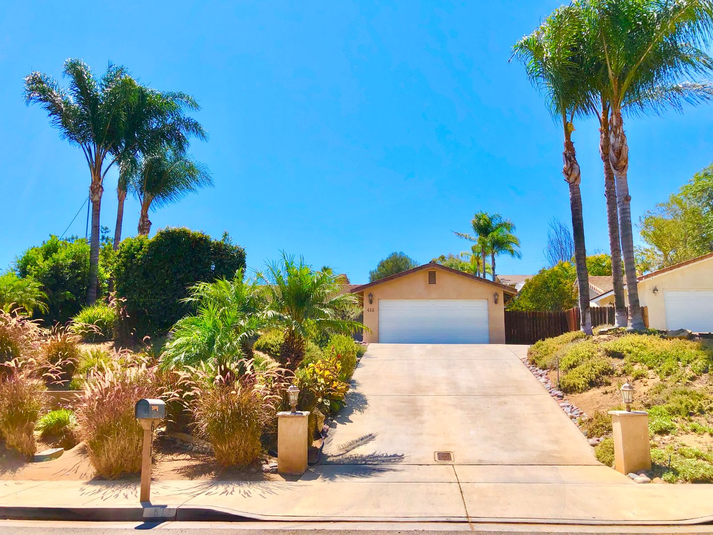 Fallbrook House: 611 Summit Ave