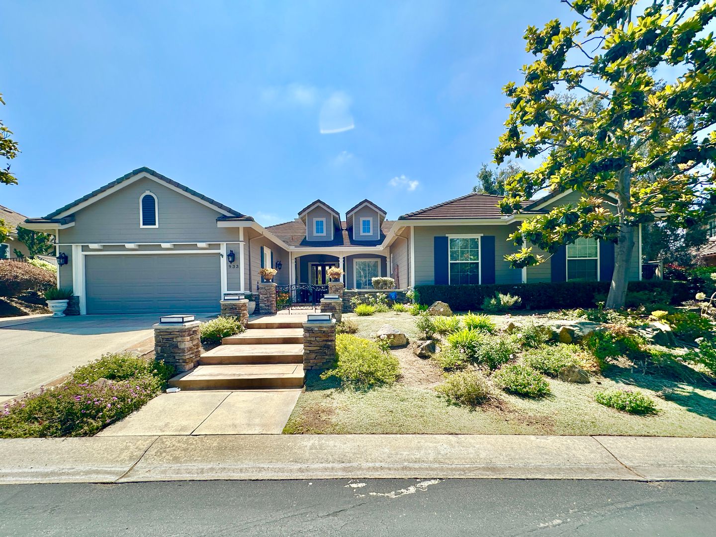 Fallbrook House: 933 Highland Park