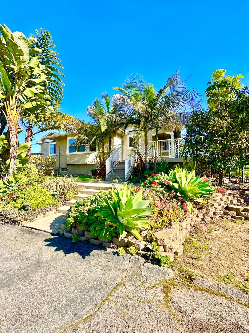 Vista House: 467 Rancho Vista Road