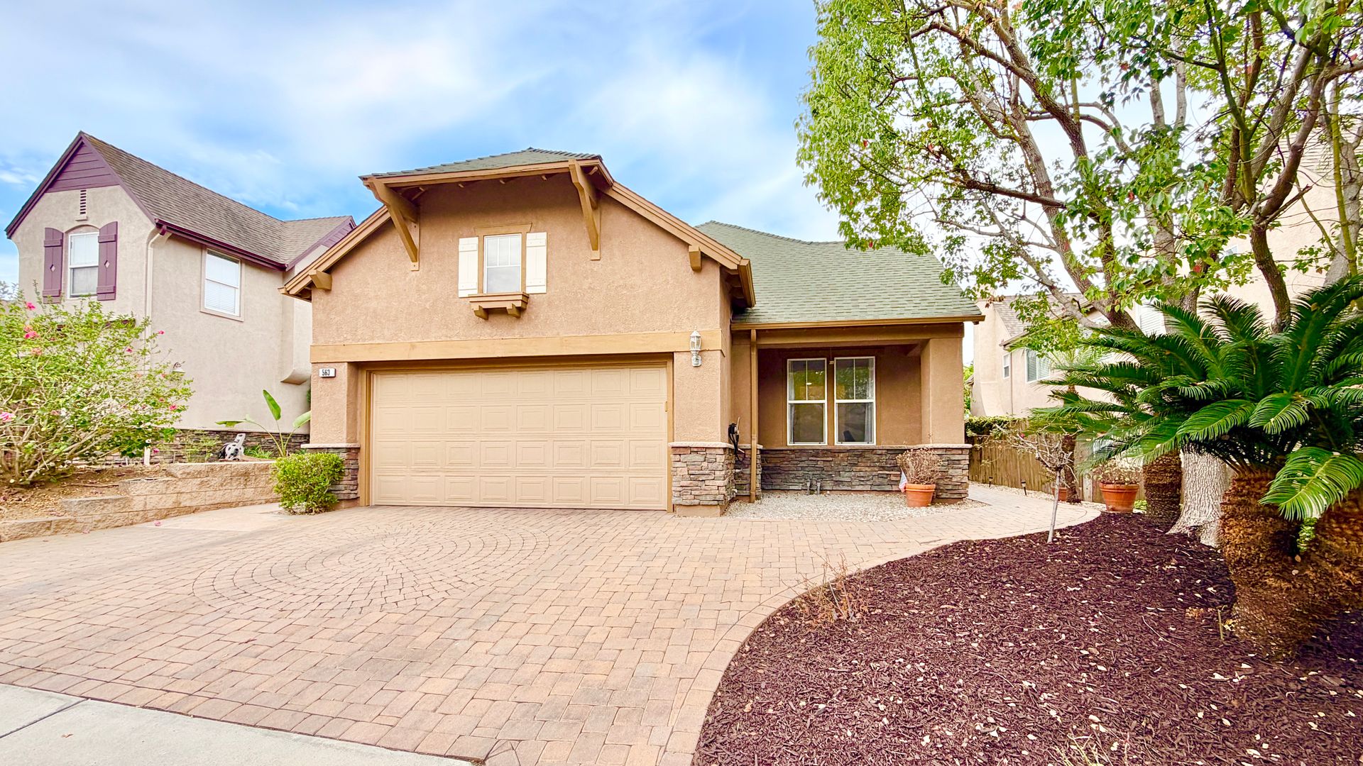 Fallbrook House: 563 Poets Square