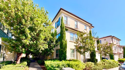 Awesome Tri-Level Townhome Minutes to Everything, Located within the Private & Gated St. Cloud Community of Oceanside! – photo 1