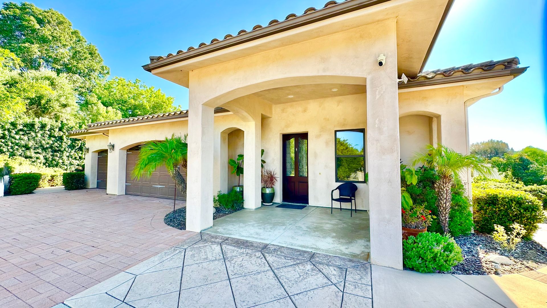 Fallbrook House: 326 Yucca Road