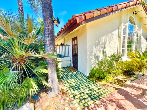 The Perfect Guest House Unit, Located on Stunning Property, Private Everything, minutes to Downtown Fallbrook! – photo 1