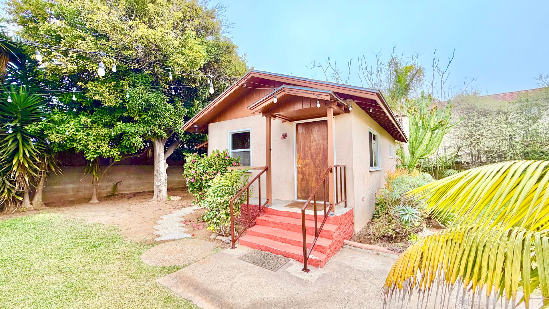 Oceanside House: 1922 South Nevada Street (Guest Home)