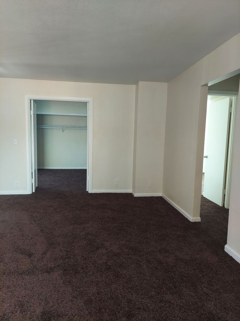 Indio Apartment: 82435 Requa Ave