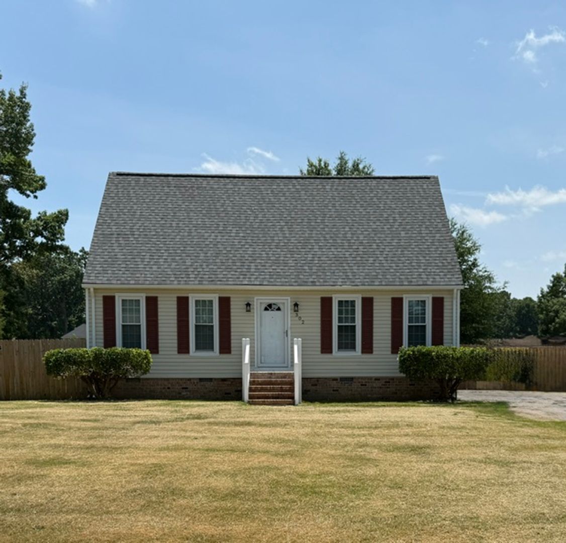 Prince George House: 302 Cottonwood Ln
