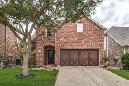 Beautifully maintained and home in Castle Hills North. – photo 1