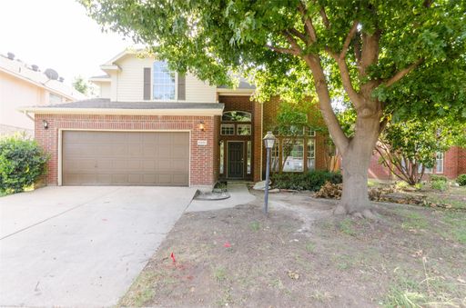 Welcome to this Beautiful Bright Home in Plano ISD. House boasts 2 story ceiling in formal living and dining areas. – photo 1