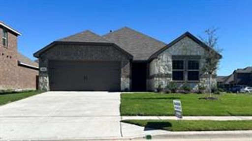 Spacious 5-Bedroom Stonehaven Home—Country charm, city convenience!
