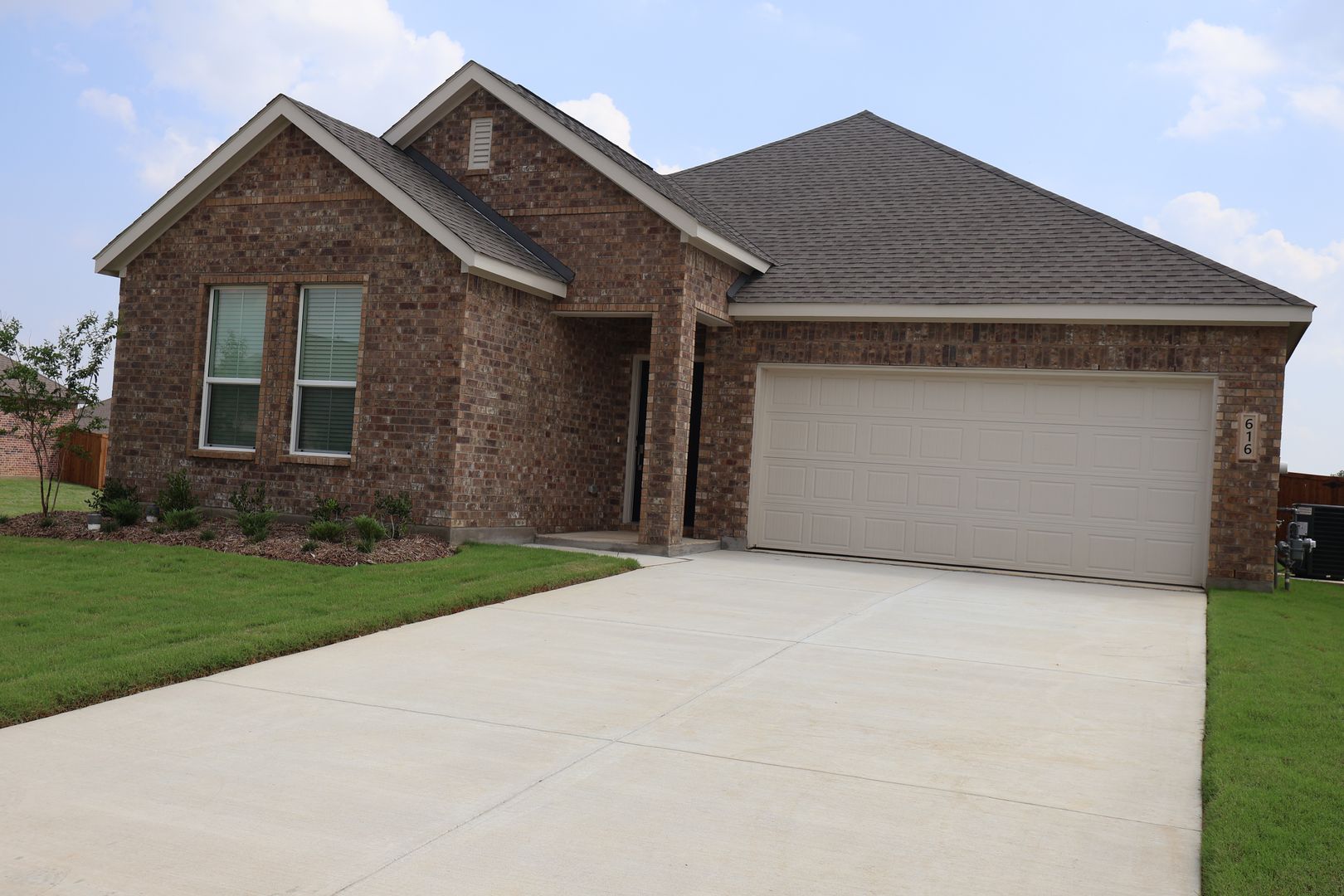 Aubrey House: 616 Arabian Lane