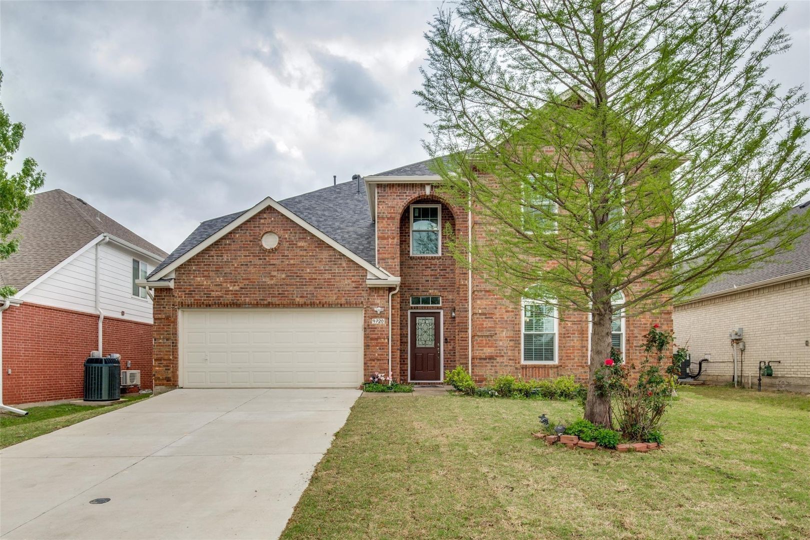 Plano House: 9720 Kingsmill Drive