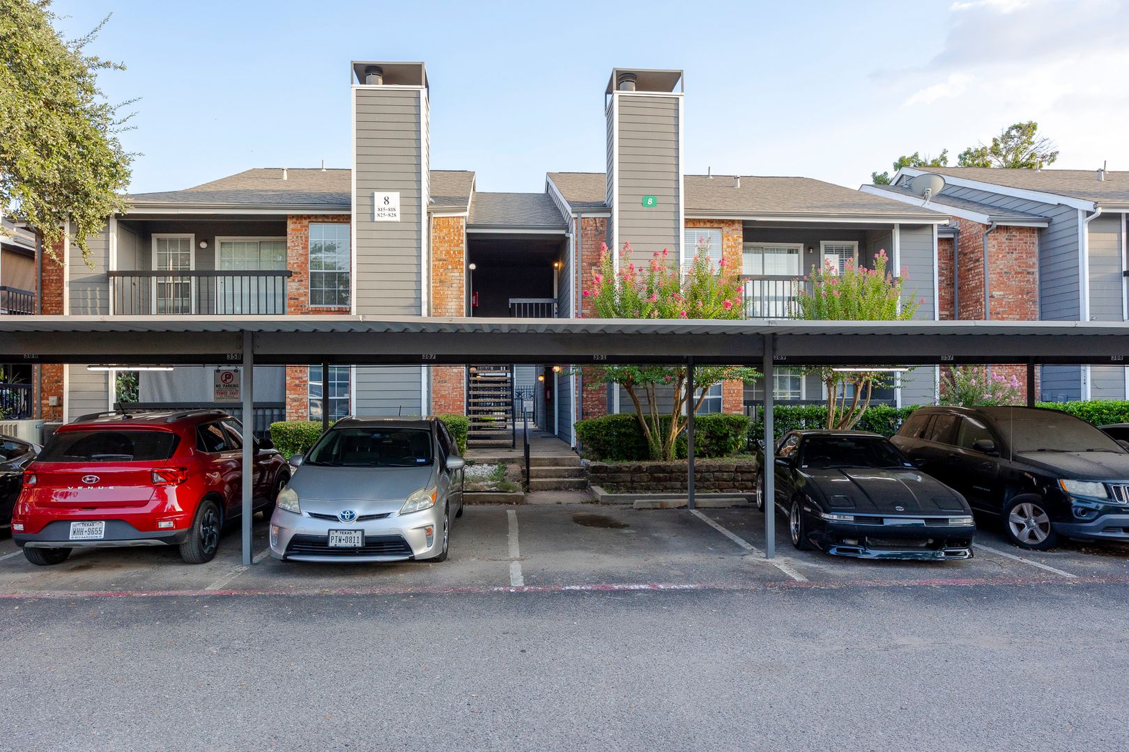 Dallas House: 18333 Roehampton Drive