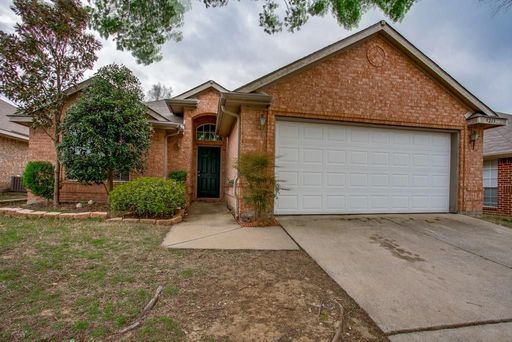 Charming Open-Concept McKinney Home Zoned for Award-Winning Prosper ISD with a Spacious Private Backyard Retreat!