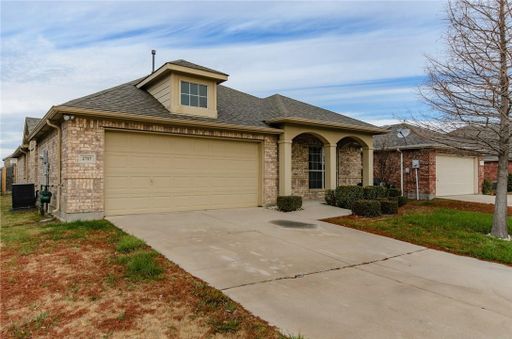 Modern 4-Bedroom Home with Community Amenities, Along with special move-in offer: Get $250 off your 1st and last Month's Rent. – photo 1