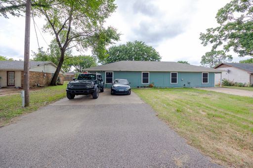 Spacious 2 Bed, 2 Bath Duplex with Huge Backyard – Aubrey ISD - 15 DAYS RENT FREE + FAST APPROVAL!