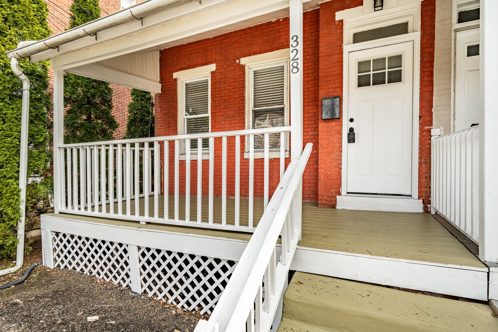 West Chester House: 328 W Washington St