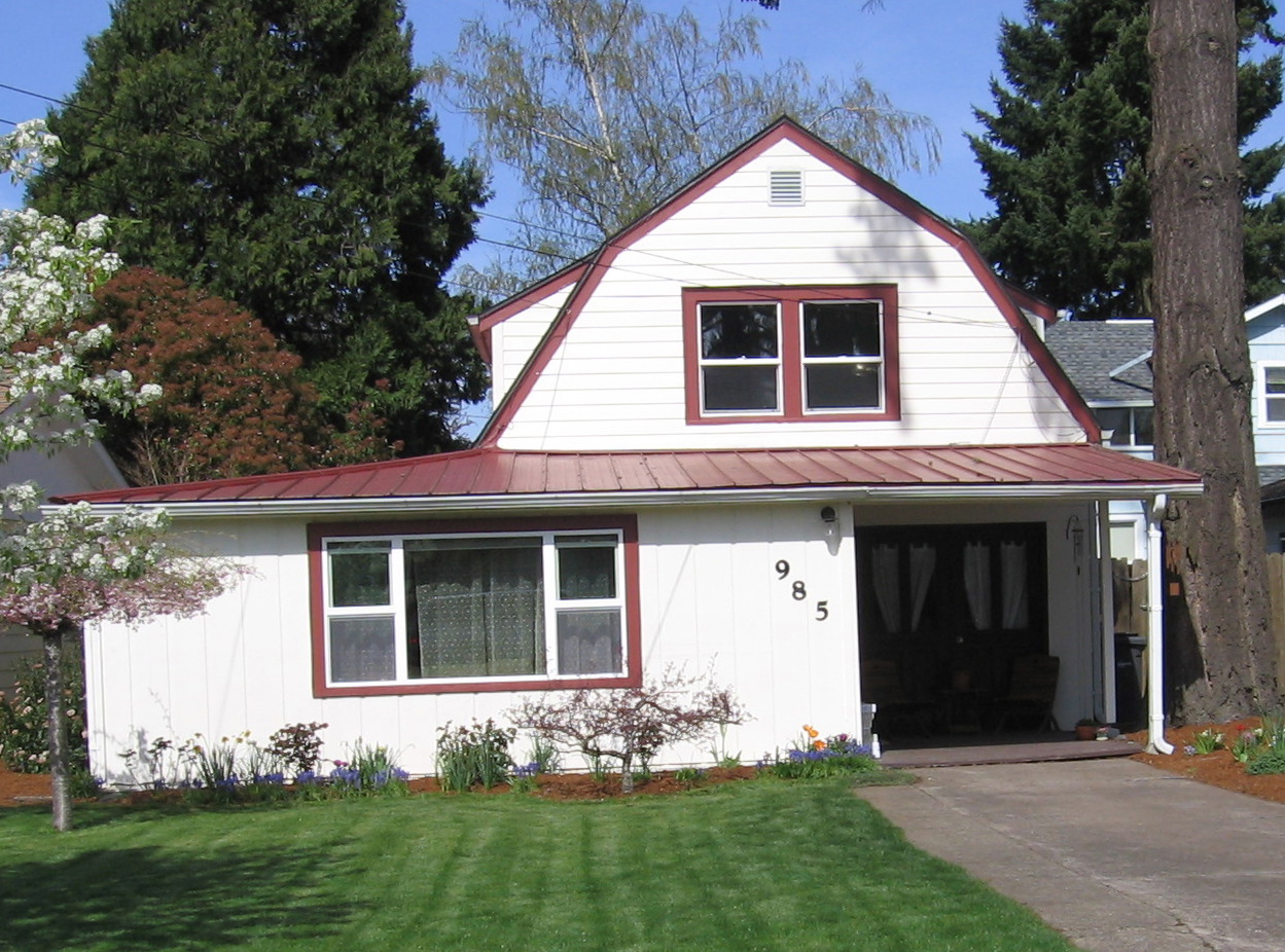 Salem House: 985 Cross St. SE