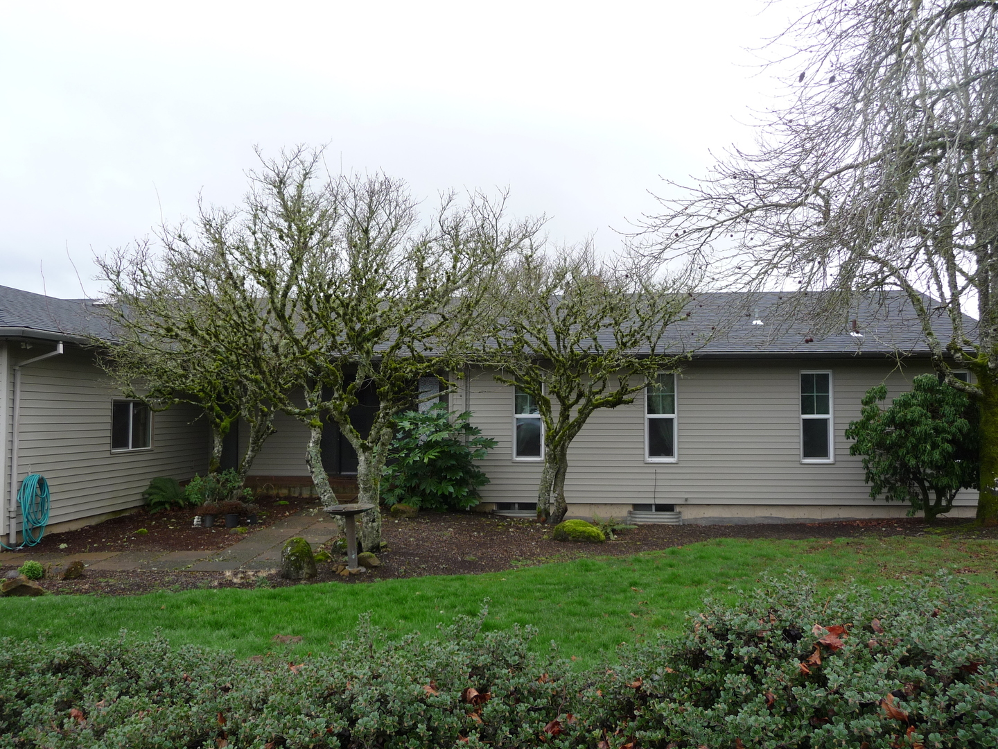 Salem House: 3598 Aster St NW