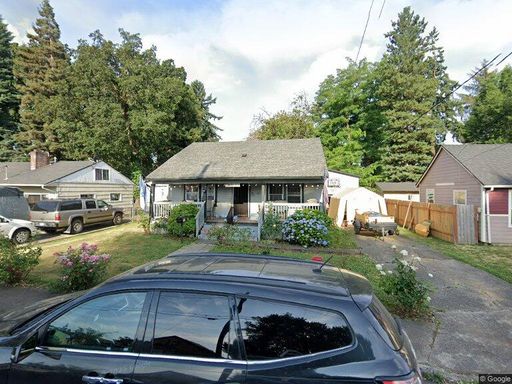 Large fenced yard – photo 1
