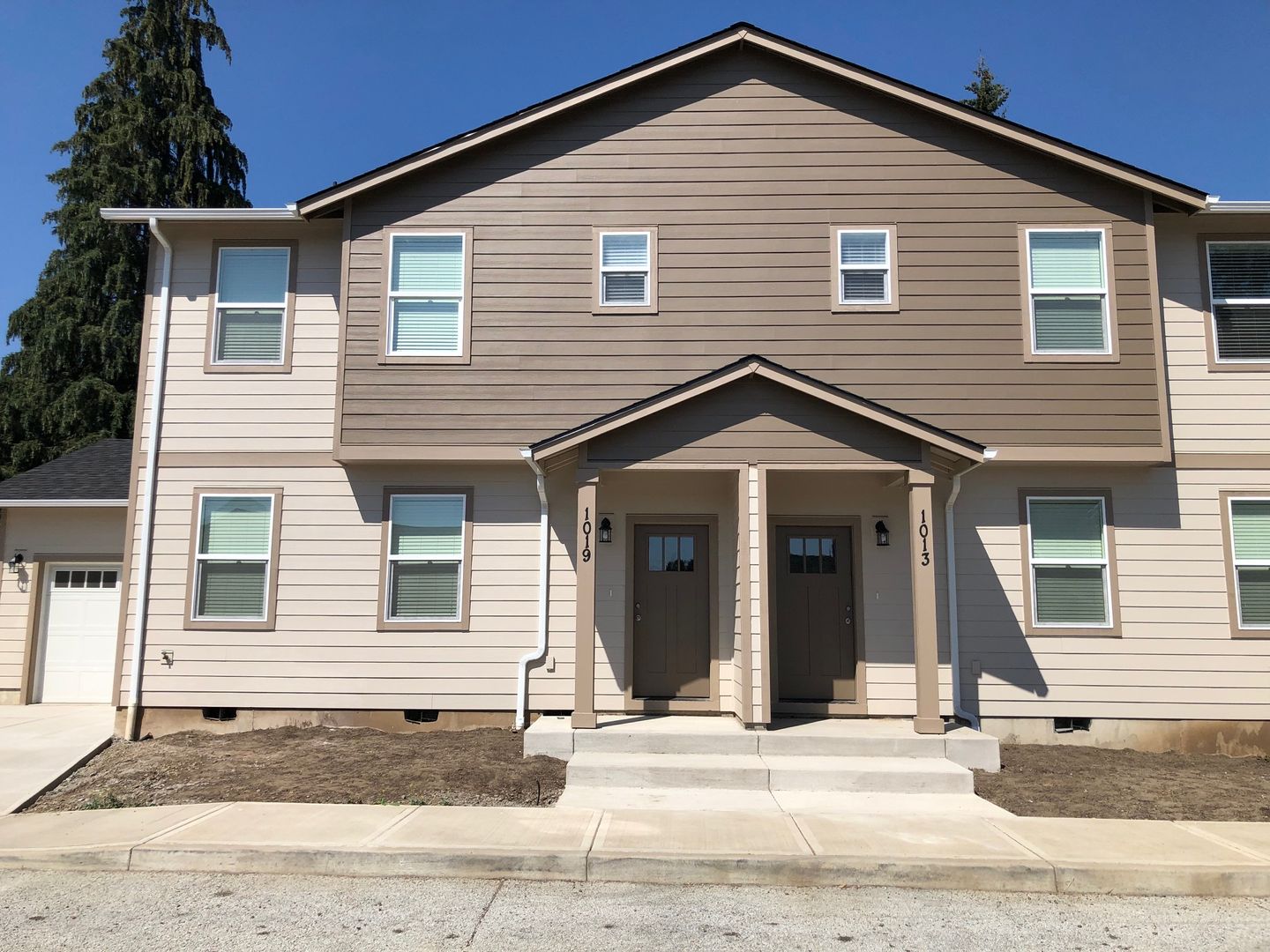Keizer House: 1029 Alexis Ln. N