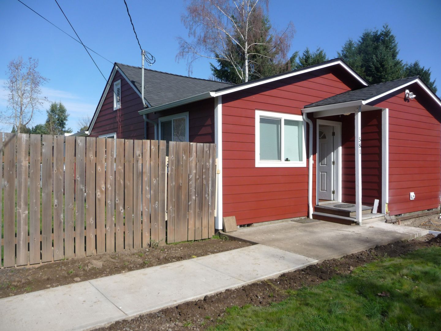 Keizer House: 581 Cummings Ln N