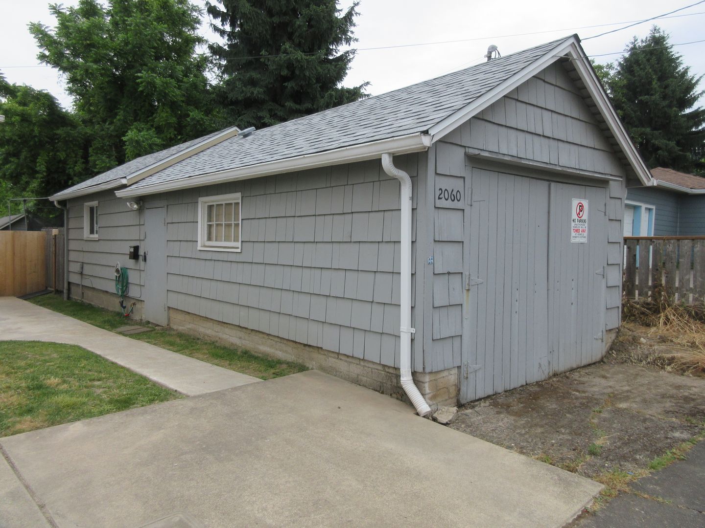 Salem House: 2060 Winter St SE
