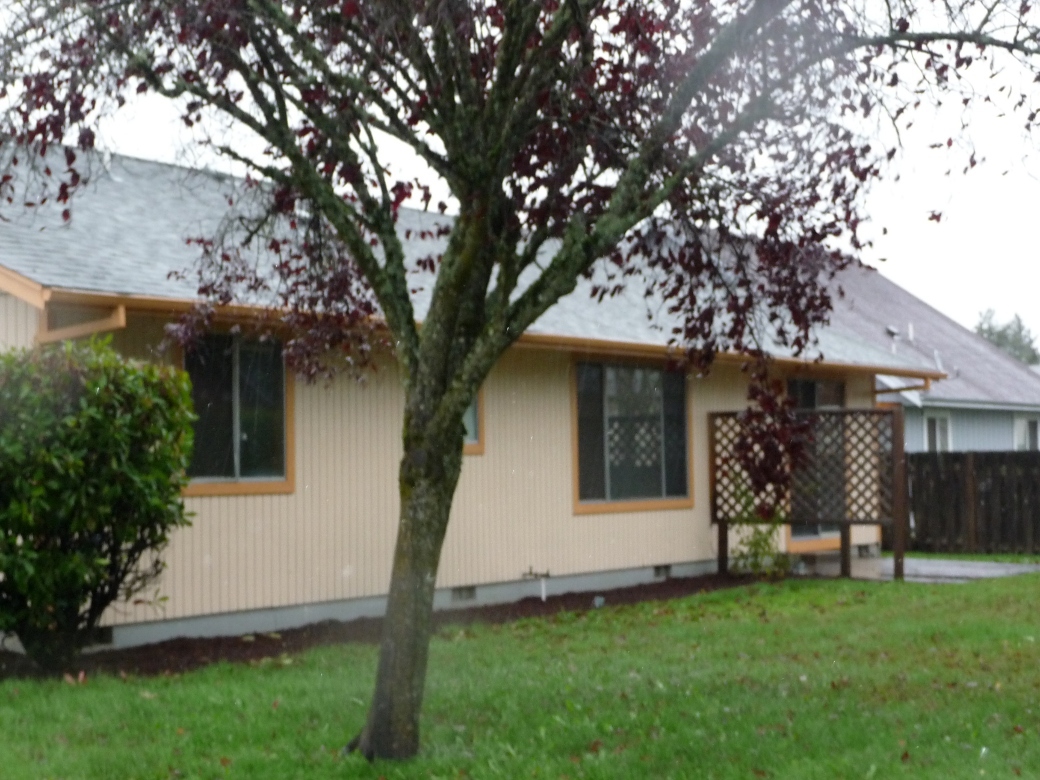 Keizer House: 238 Dorcas Dr N