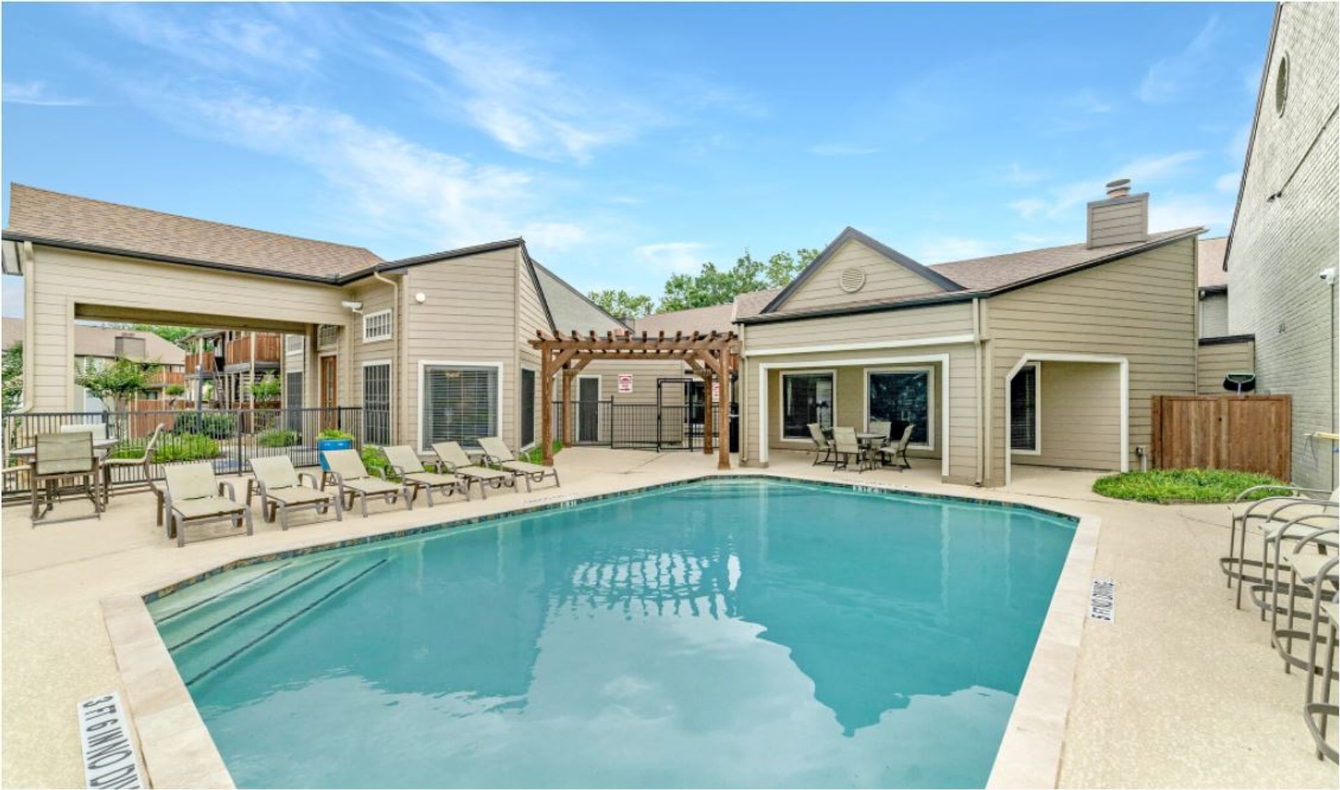 Houston Apartment: 407 Greens Rd
