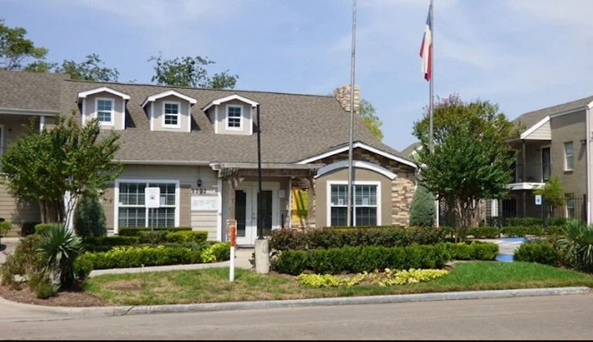 Houston Apartment: 9502 Woodfair Dr
