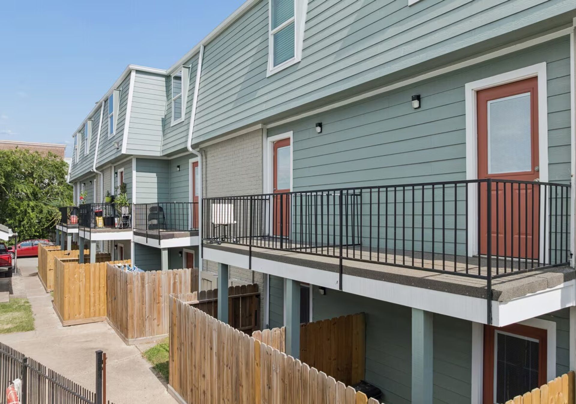 Houston Apartment: 7400 Bissonnet St