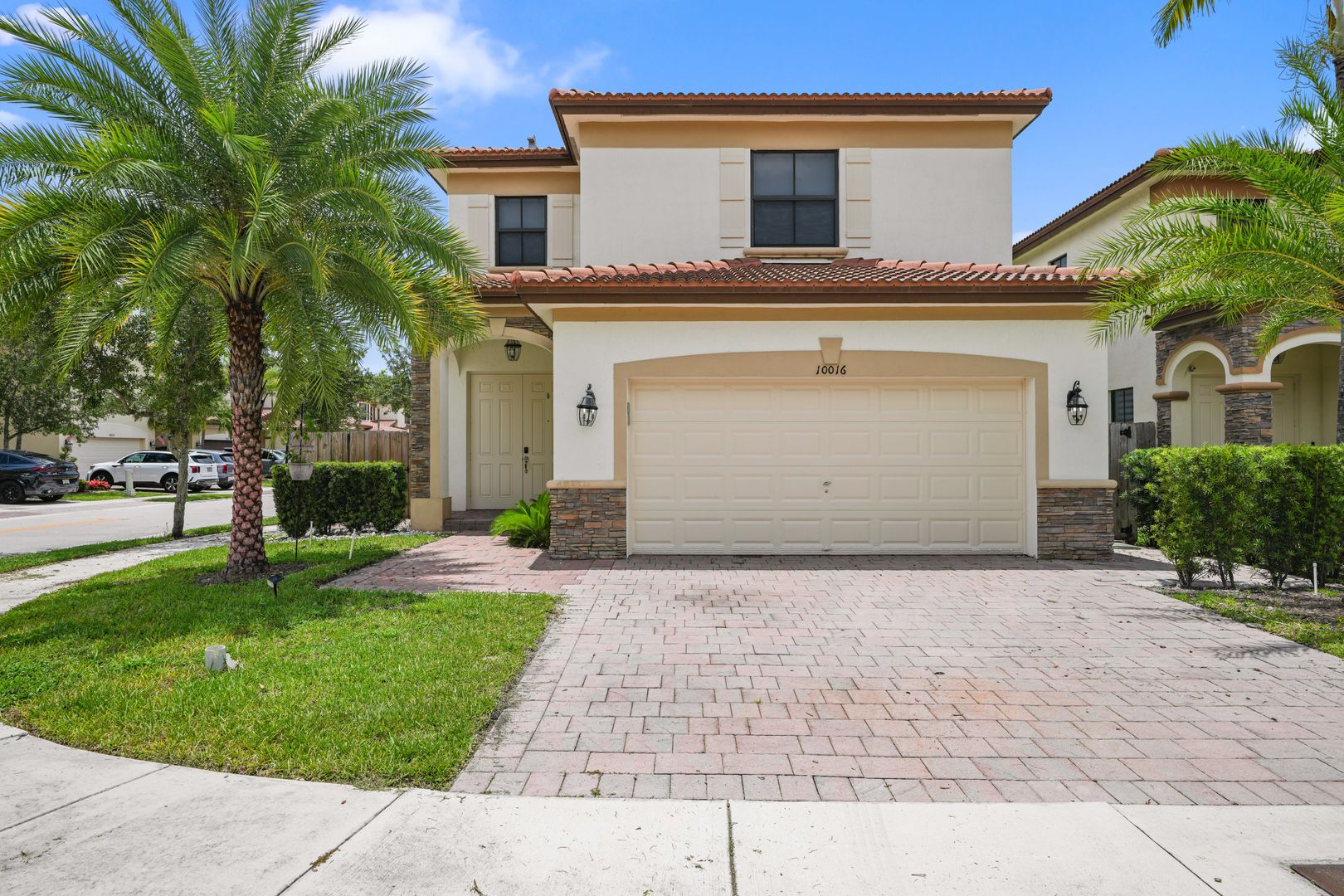 Doral House: 10016 NW 89 TER