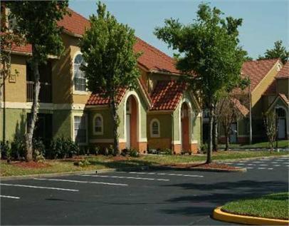 Convenient Layout- 3bed 2bath 3 story condo. – photo 1