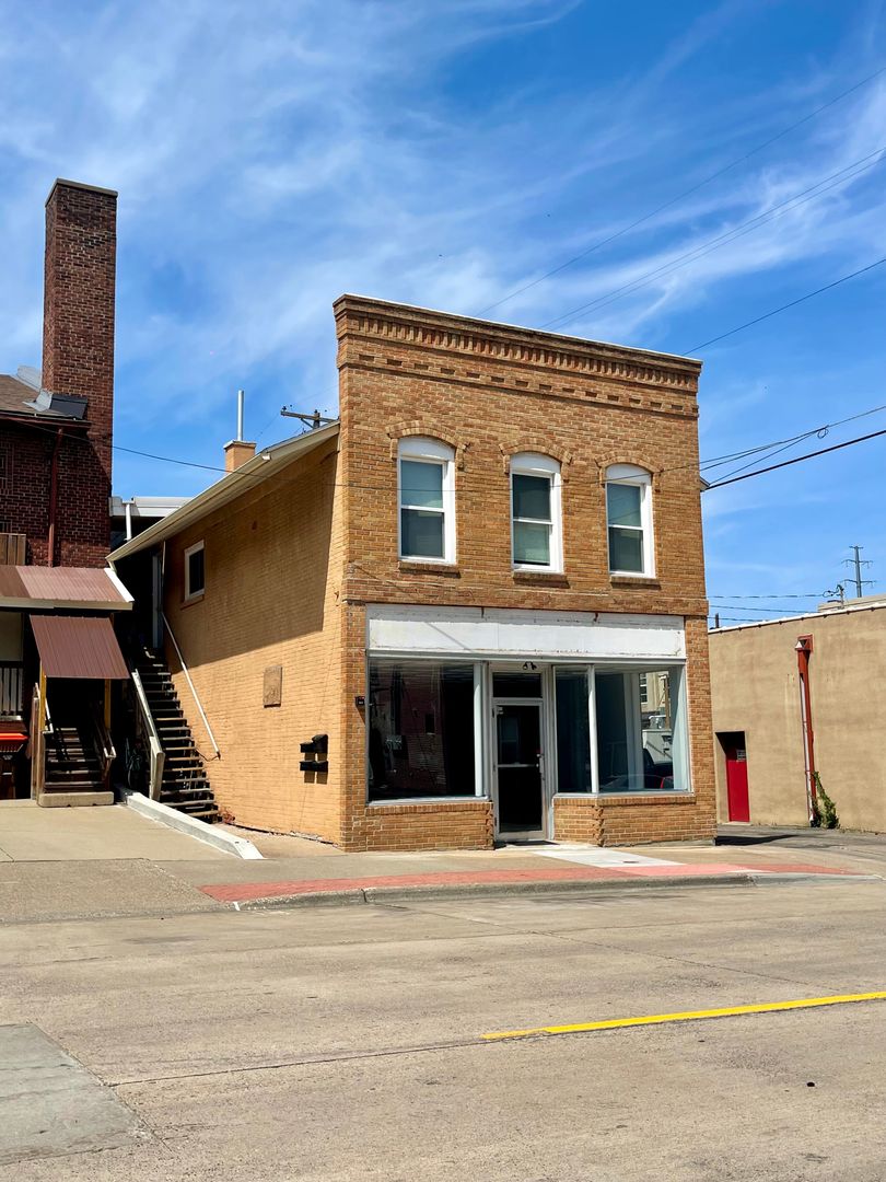 Hastings Apartment: 214 Sibley St