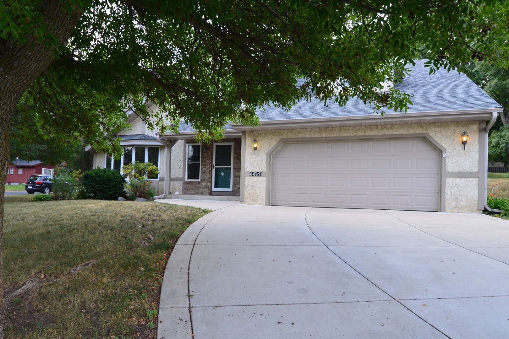 Burnsville House: 14920 Oakland Ave