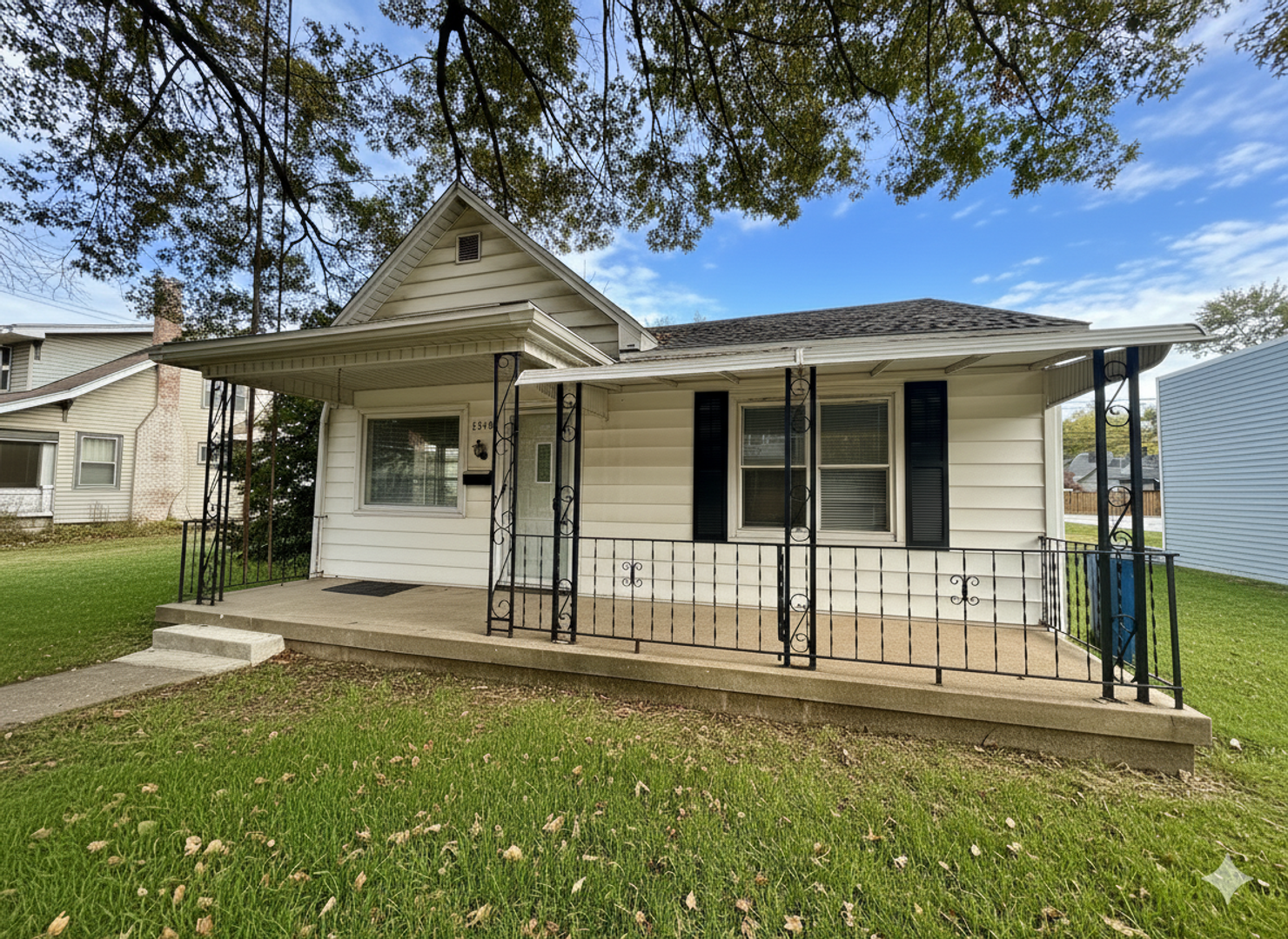 Limited-Time Offer! Move into 1310 S 25th by November 15th and snag a $100 gift card + your application fee back at move-in!