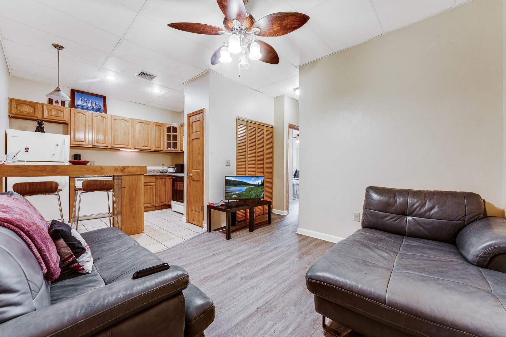 Morgantown Apartment: 1389 University Ave