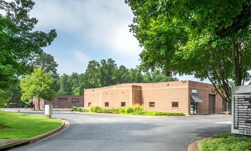 745 Atlanta Road-2 Offices, 12-foot roll-up door, fully temperature controlled – photo 1