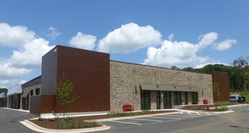 Marsett Parkway - 1 office, 12-foot roll-up door, partially temperature controlled – photo 1