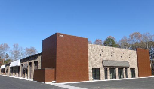 Friendship Circle - 2 offices, one 12-foot and one 14-foot roll-up door, fully temperature controlled. – photo 1