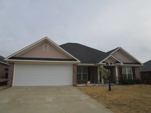 Phenix City House: 385 Lee Road 2141