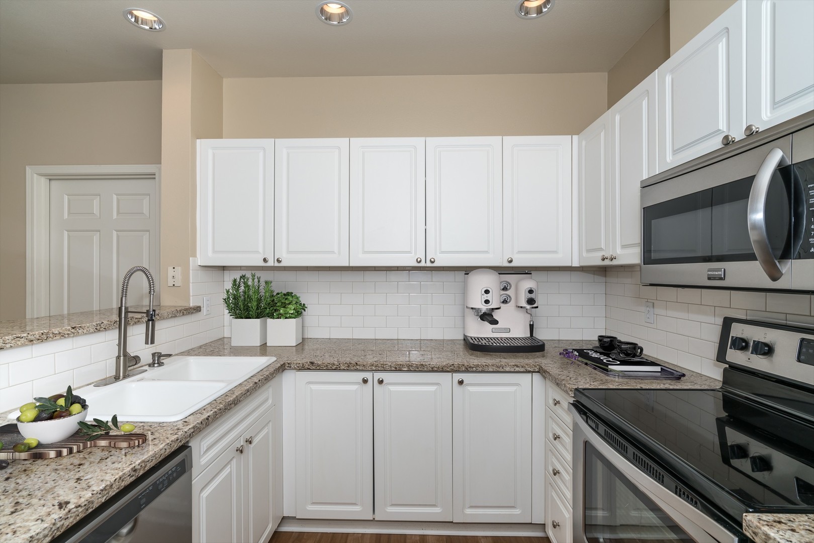 Kirkland Apartment: 530 2nd Ave