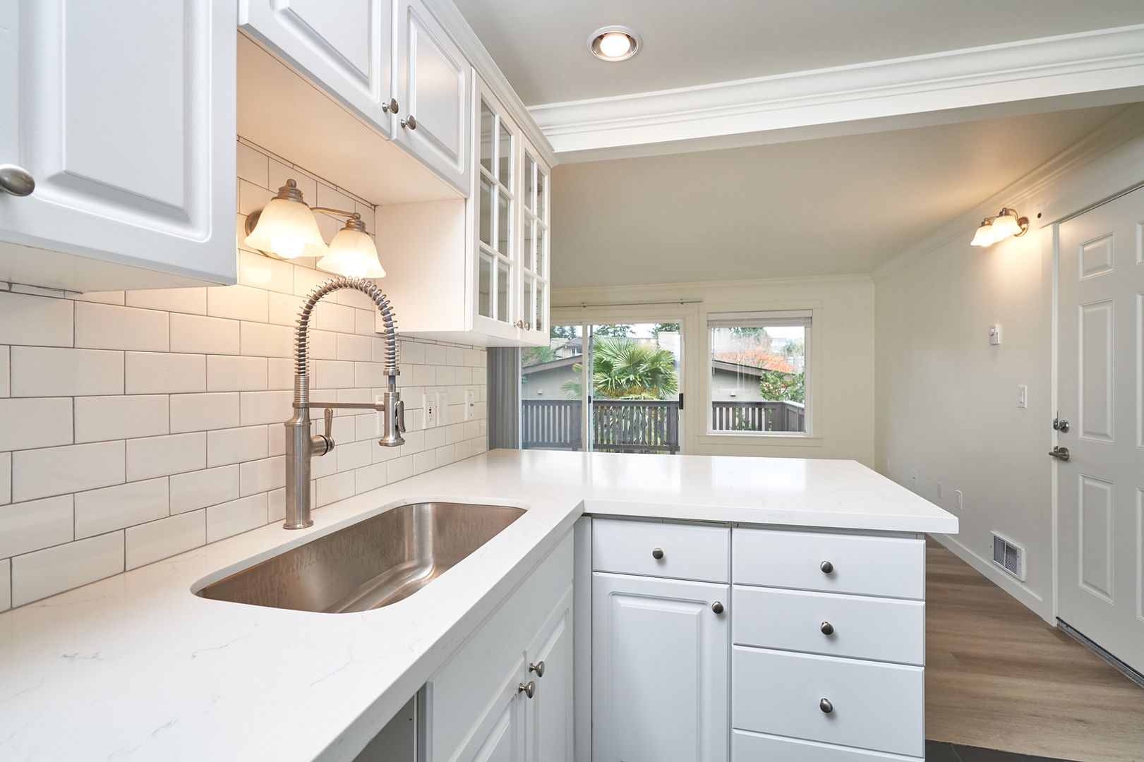 Kirkland Apartment: 244 4th Ave