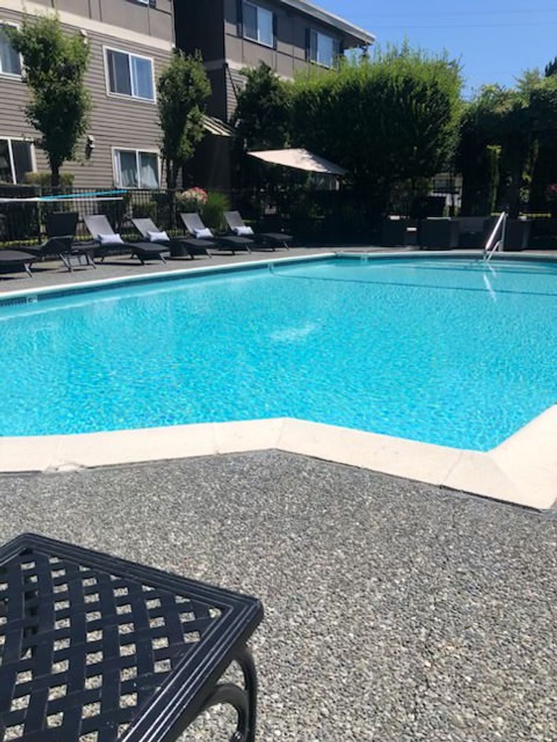 Kirkland Apartment: 10212 NE 68th St