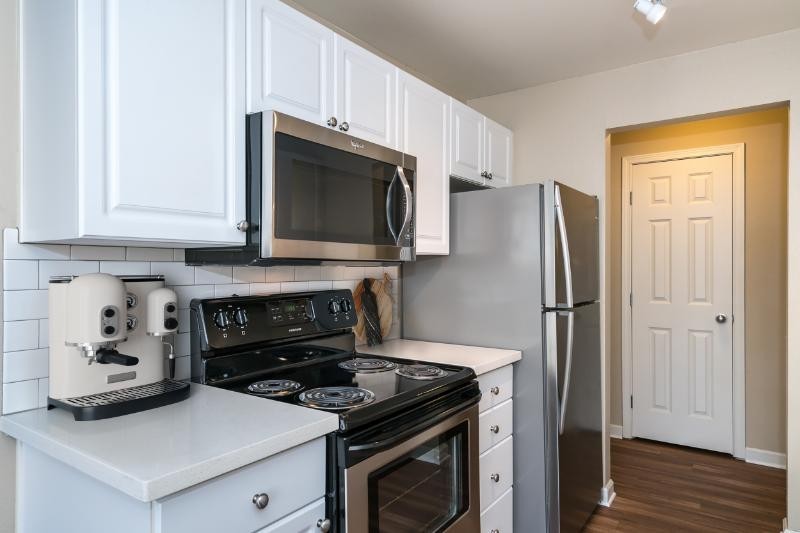 Kirkland Apartment: 10212 NE 68th St