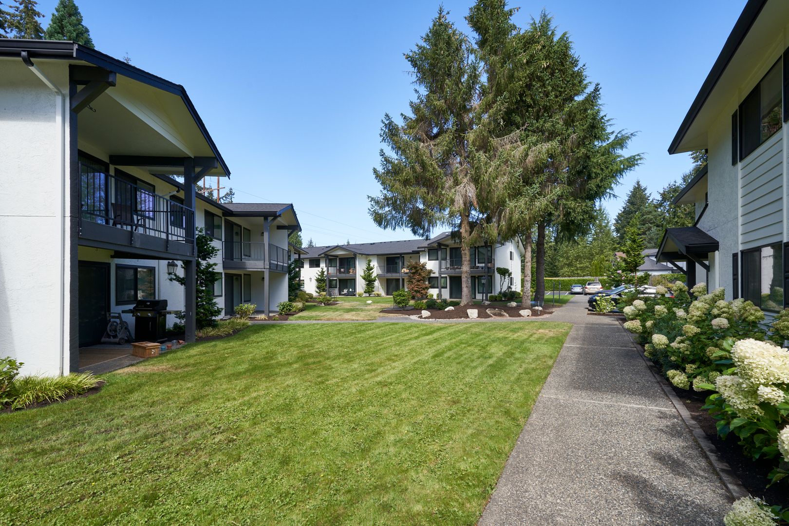 Newcastle Apartment: 12828 Newcastle Way