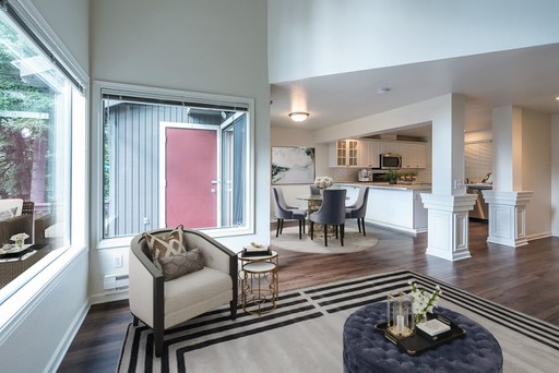 2 Story Kirkland Townhome in Houghton Neighborhood with Large Chef's Kitchen! – photo 1