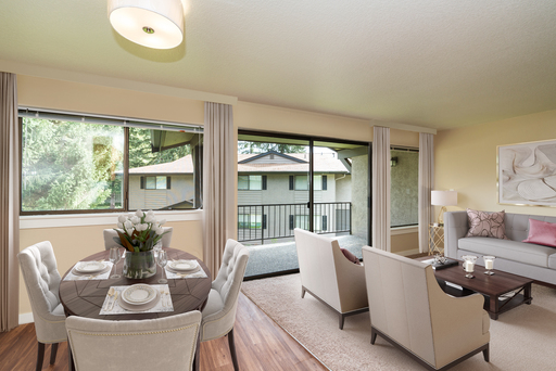 Remodeled Top Floor 2 Bed 1 Bath in the Heart of Newcastle!