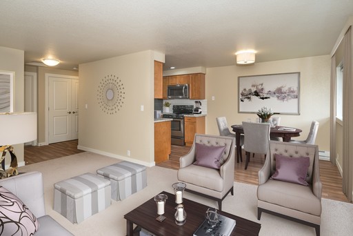 Top Floor Spacious 2-Bedroom Apartment in Newcastle!