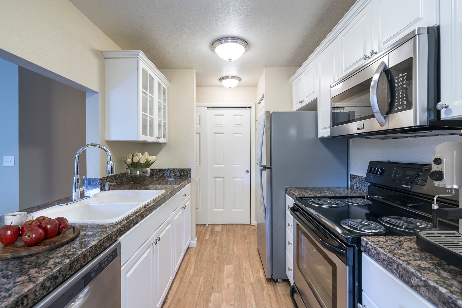 Kirkland Apartment: 6719 106th Ave NE